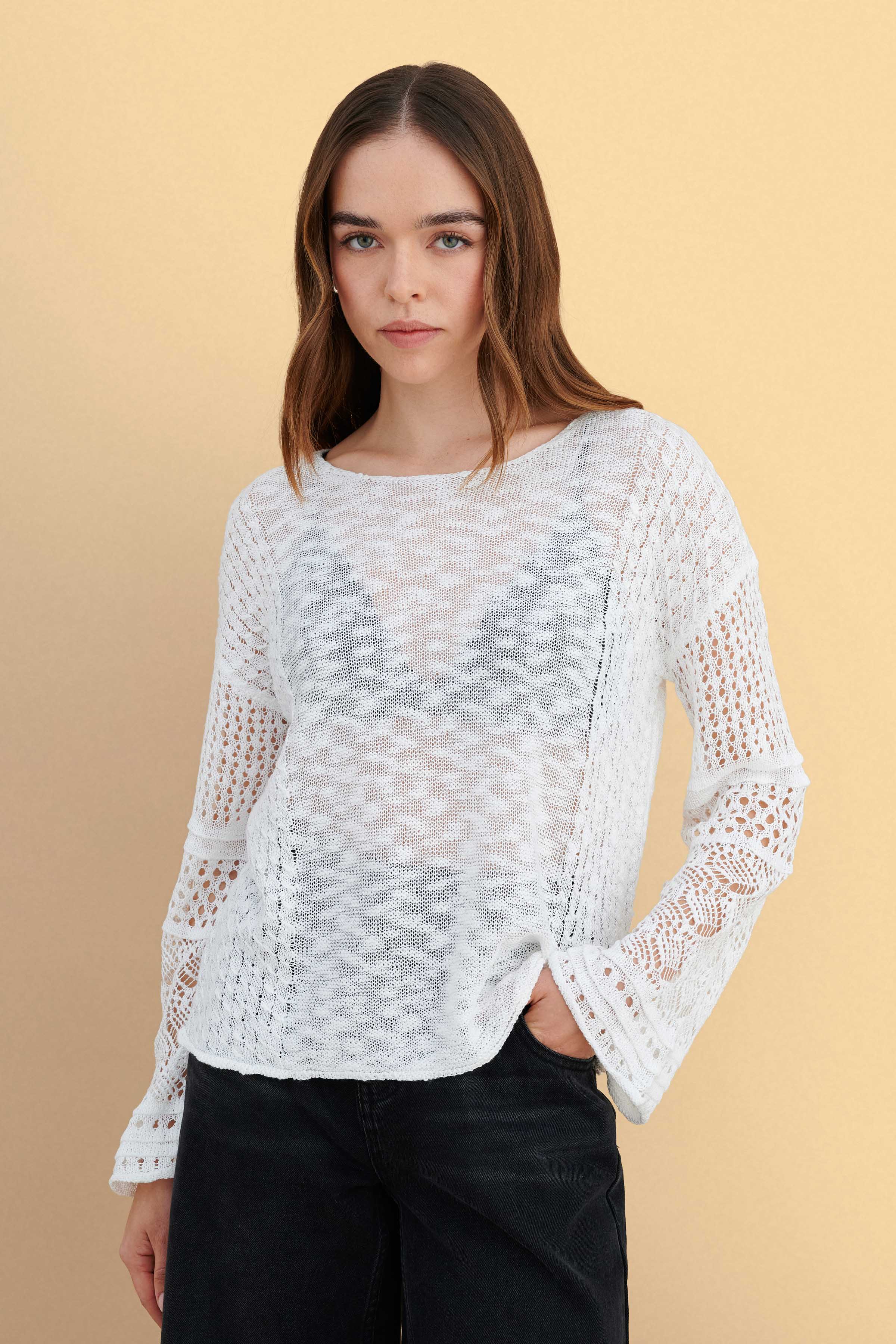 Knitted blouse with statment sleeves - White
