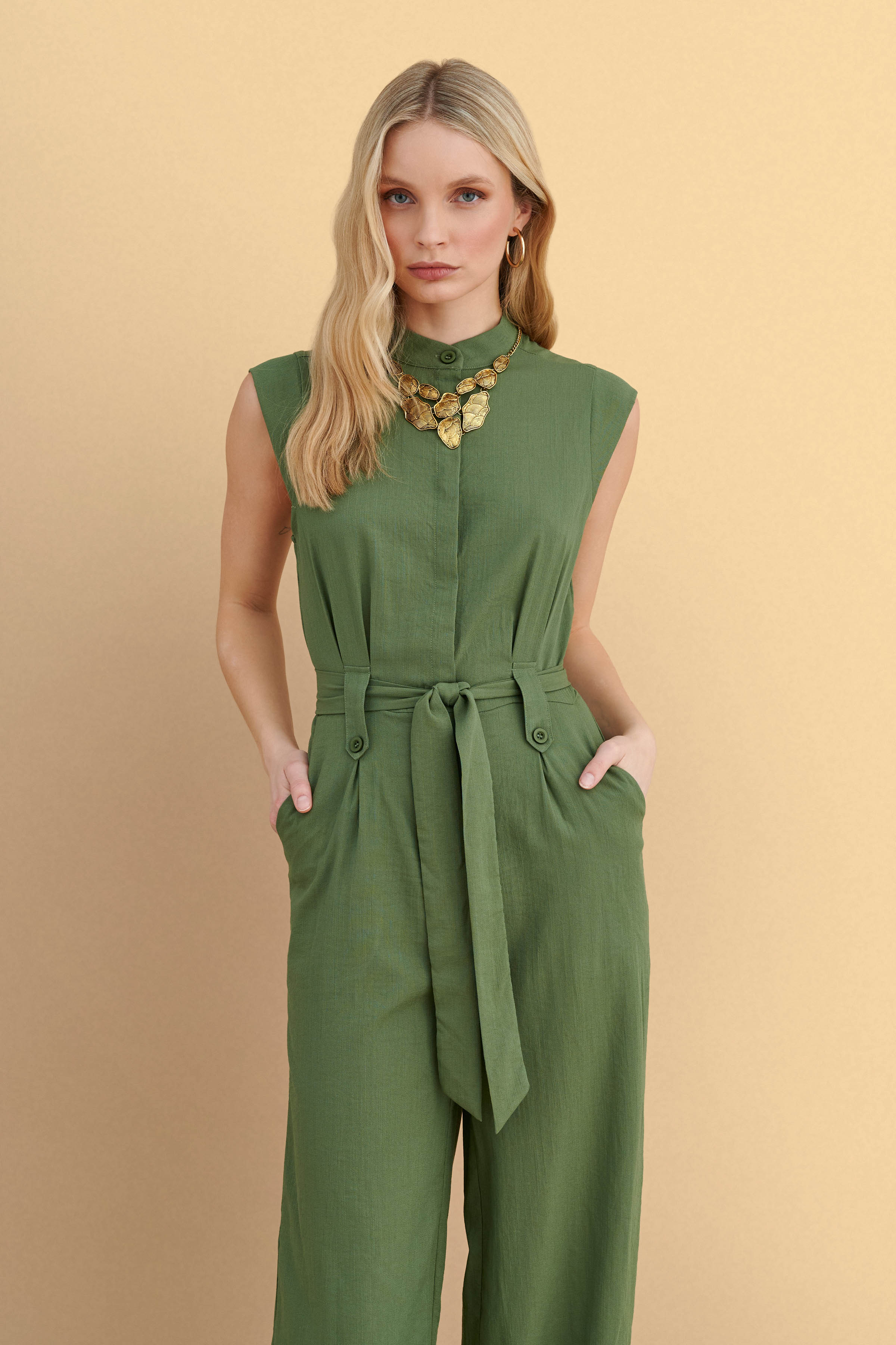 Jumpsuit with a belt - Green