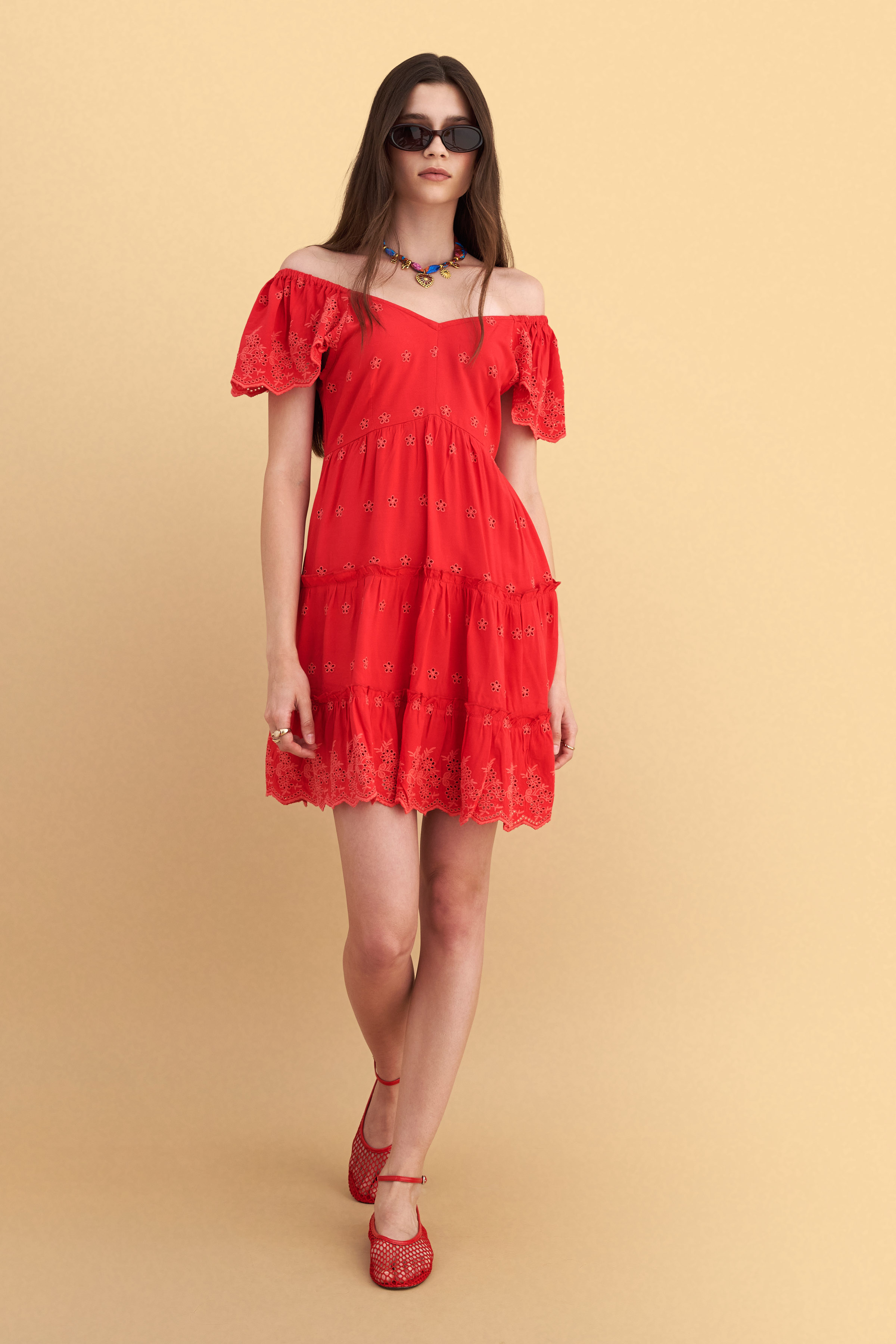 Embroidered mini dress with ruffles - Red
