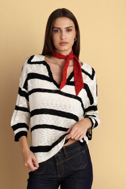 Knit blouse with striped collar - White