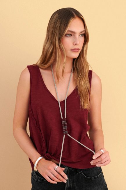 Sleeveless top with necklace - Red