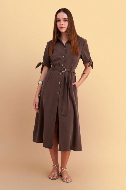 Midi dress with a belt and tie details - Brown