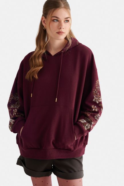 Sweatshirt with embroidery on the sleeves - Red