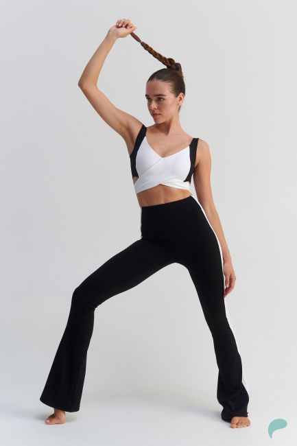 a-feel Cross-front sports bra with cup - Black