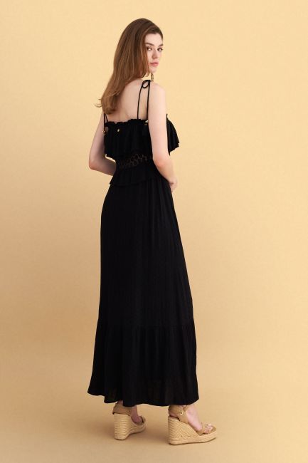 Maxi dress with ruffles and lace - Black