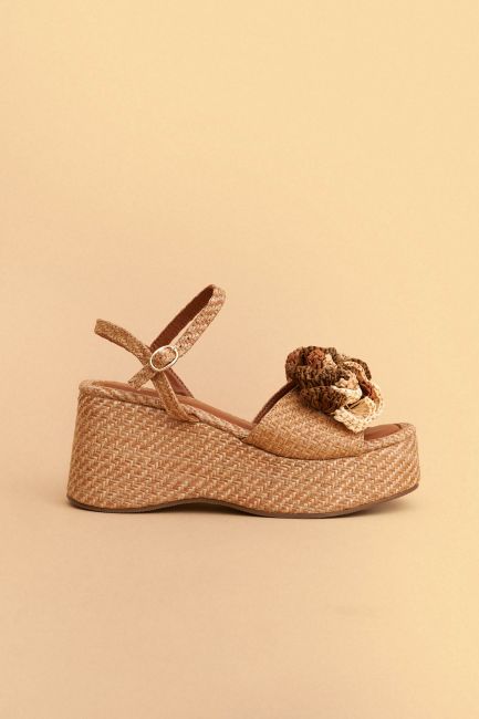 Platform sandals with knitted flower - Beige