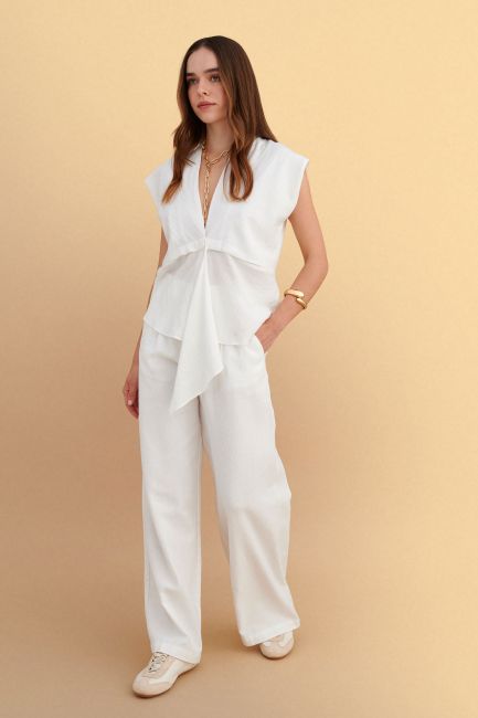 Asymmetric top with unique design - White