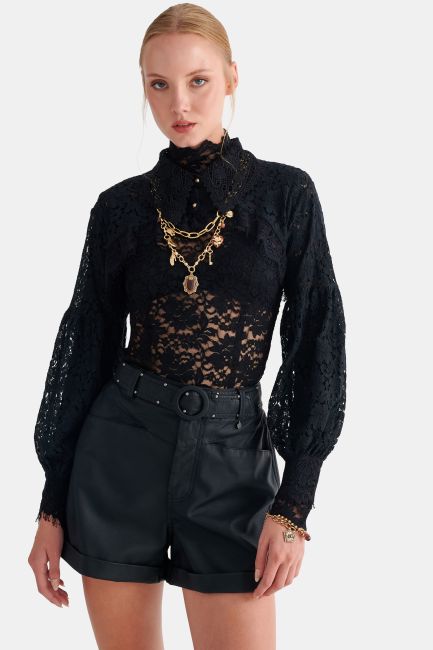 High-waisted faux leather shorts with belt - Black
