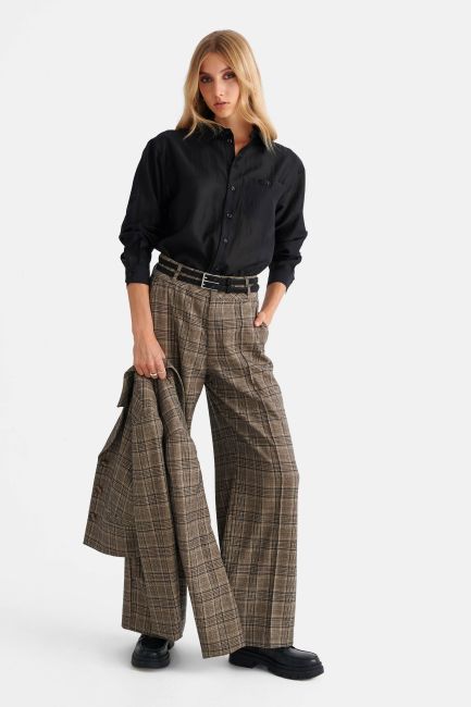 Shirt with a classic collar - Black