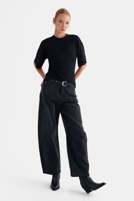 Short-sleeve top with a round neckline - Black