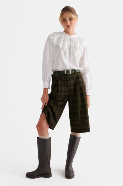 Shirt with oversized collar and ribbon - White