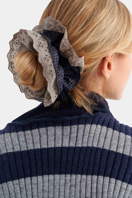 Hair scrunchie combining plaid fabric and openwork lace - Grey
