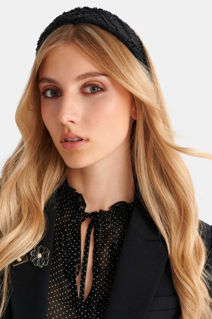 Textured headband with subtle detailing - Black