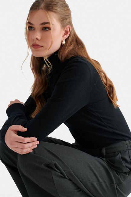 Knit turtleneck blouse - Black