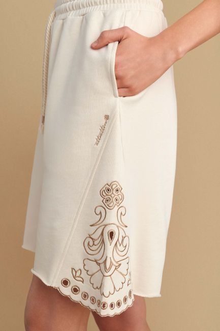 Embroidered bermuda shorts - Beige