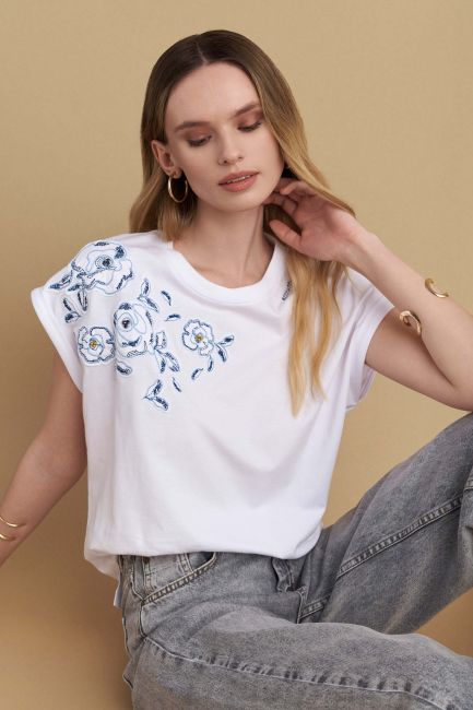 T-shirt με κεντητές φλοράλ λεπτομέρειες - White