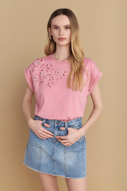 T-shirt με κεντητές φλοράλ λεπτομέρειες - Pink